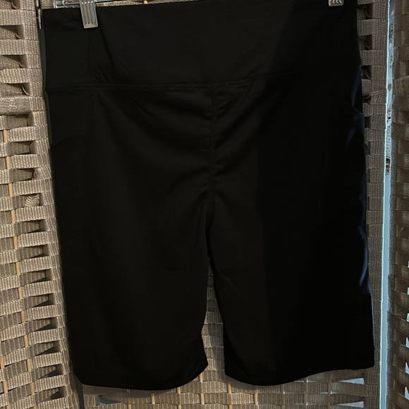 New Bebe Short Size Medium  Bin K - Picture 2 of 8